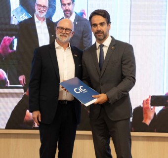 Ubiratã Rezler entregou carta com elenco de demandas ao governador Eduardo Leite - Foto: Júlio Soares/Objetiva