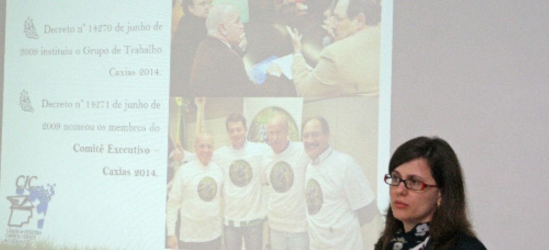 Fúlvia Stedile Angeli Gazola falou a acadêmicos de turismo sobre ações da cidade para se tornar campo base no mundial de futebol. Foto Marcelo Pauli.