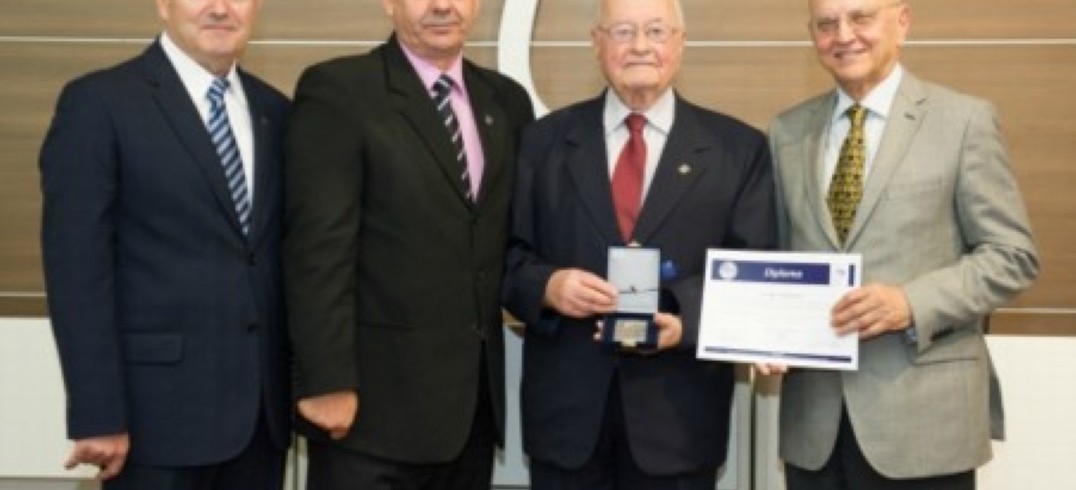 Empresário de 91 anos foi condecorado com a Medalha e Diploma da CIC - Foto: Julio Soares/Objetiva